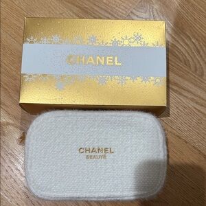 Chanel Beauté White and Gold Pouch
